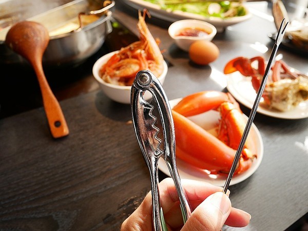 舞古賀鍋物專門店:舞古賀鍋物專門店-高雄鼓山巨蛋站海鮮火鍋 店內主打高檔食材 螃蟹和牛都享用得到 約會聚餐衝一波