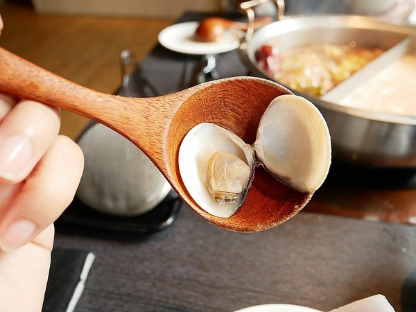 舞古賀鍋物專門店:舞古賀鍋物專門店-高雄鼓山巨蛋站海鮮火鍋 店內主打高檔食材 螃蟹和牛都享用得到 約會聚餐衝一波