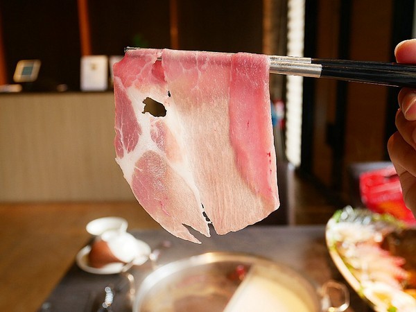 舞古賀鍋物專門店:舞古賀鍋物專門店-高雄鼓山巨蛋站海鮮火鍋 店內主打高檔食材 螃蟹和牛都享用得到 約會聚餐衝一波