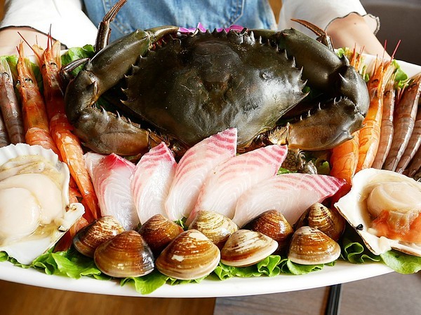 舞古賀鍋物專門店:舞古賀鍋物專門店-高雄鼓山巨蛋站海鮮火鍋 店內主打高檔食材 螃蟹和牛都享用得到 約會聚餐衝一波