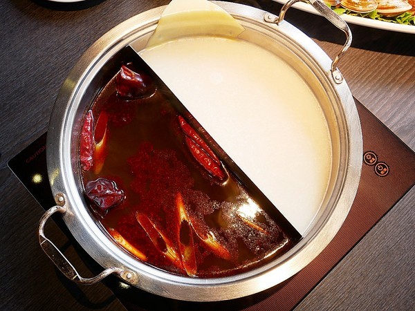 舞古賀鍋物專門店:舞古賀鍋物專門店-高雄鼓山巨蛋站海鮮火鍋 店內主打高檔食材 螃蟹和牛都享用得到 約會聚餐衝一波