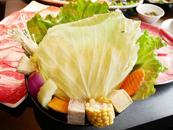 舞古賀鍋物專門店:舞古賀鍋物專門店-高雄鼓山巨蛋站海鮮火鍋 店內主打高檔食材 螃蟹和牛都享用得到 約會聚餐衝一波