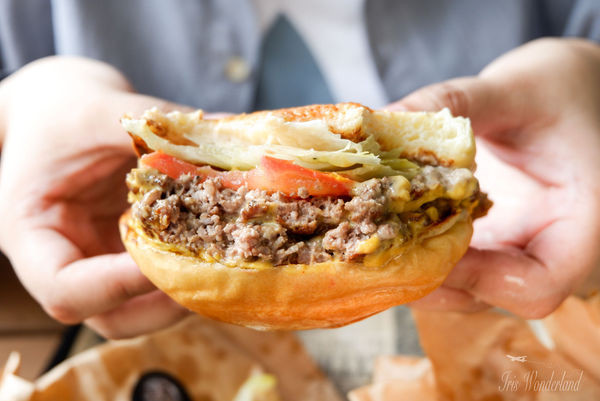 【食記】台中・西區｜啜飲室台中，臺虎STACKS漢堡專賣店新開幕！精釀啤酒搭配鮮嫩多汁牛肉漢堡，今夏絕對不能錯過最Chill的搭配！