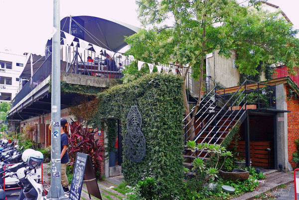 【食記】台中・西區｜啜飲室台中，臺虎STACKS漢堡專賣店新開幕！精釀啤酒搭配鮮嫩多汁牛肉漢堡，今夏絕對不能錯過最Chill的搭配！