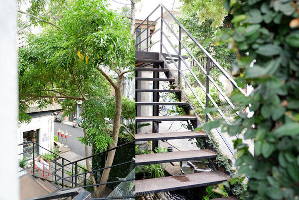 【食記】台中・西區｜啜飲室台中，臺虎STACKS漢堡專賣店新開幕！精釀啤酒搭配鮮嫩多汁牛肉漢堡，今夏絕對不能錯過最Chill的搭配！