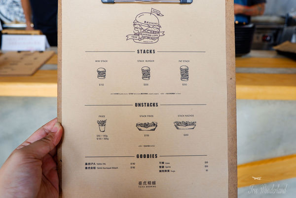 【食記】台中・西區｜啜飲室台中，臺虎STACKS漢堡專賣店新開幕！精釀啤酒搭配鮮嫩多汁牛肉漢堡，今夏絕對不能錯過最Chill的搭配！