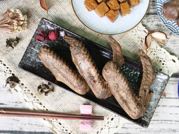 梅芳巷精緻滷味:台中美食│梅芳巷精緻滷味〃堅持祖傳秘方,傳成一甲子的冰鎮滷味,宵夜、解嘴饞的美食佳餚~