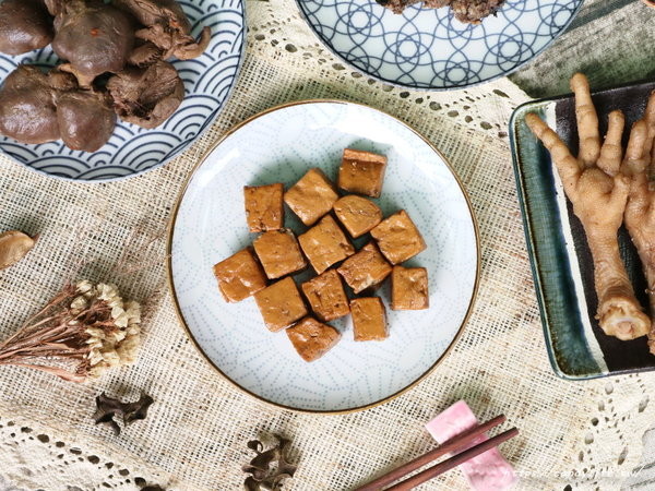 梅芳巷精緻滷味:台中美食│梅芳巷精緻滷味〃堅持祖傳秘方,傳成一甲子的冰鎮滷味,宵夜、解嘴饞的美食佳餚~