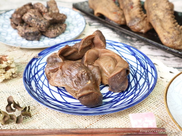 梅芳巷精緻滷味:台中美食│梅芳巷精緻滷味〃堅持祖傳秘方,傳成一甲子的冰鎮滷味,宵夜、解嘴饞的美食佳餚~