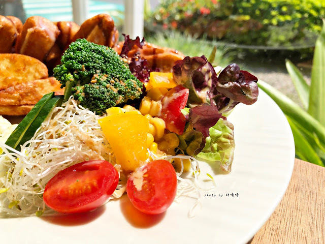 【台中 霧峰】WOOH WOOH WOOH 🎀 位在霧峰國小對面,可愛粉色貨櫃屋,內有3D立體彩繪,高人氣拍照熱點,寵物友善餐廳,餐點表現不錯,尤其採用有機生菜,新鮮吃的到~