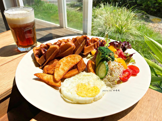 【台中 霧峰】WOOH WOOH WOOH 🎀 位在霧峰國小對面,可愛粉色貨櫃屋,內有3D立體彩繪,高人氣拍照熱點,寵物友善餐廳,餐點表現不錯,尤其採用有機生菜,新鮮吃的到~