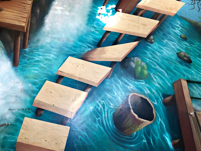 【台中 霧峰】WOOH WOOH WOOH 🎀 位在霧峰國小對面,可愛粉色貨櫃屋,內有3D立體彩繪,高人氣拍照熱點,寵物友善餐廳,餐點表現不錯,尤其採用有機生菜,新鮮吃的到~