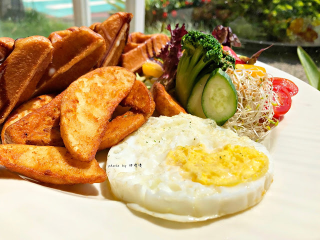 【台中 霧峰】WOOH WOOH WOOH 🎀 位在霧峰國小對面,可愛粉色貨櫃屋,內有3D立體彩繪,高人氣拍照熱點,寵物友善餐廳,餐點表現不錯,尤其採用有機生菜,新鮮吃的到~