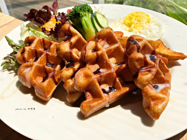 【台中 霧峰】WOOH WOOH WOOH 🎀 位在霧峰國小對面,可愛粉色貨櫃屋,內有3D立體彩繪,高人氣拍照熱點,寵物友善餐廳,餐點表現不錯,尤其採用有機生菜,新鮮吃的到~