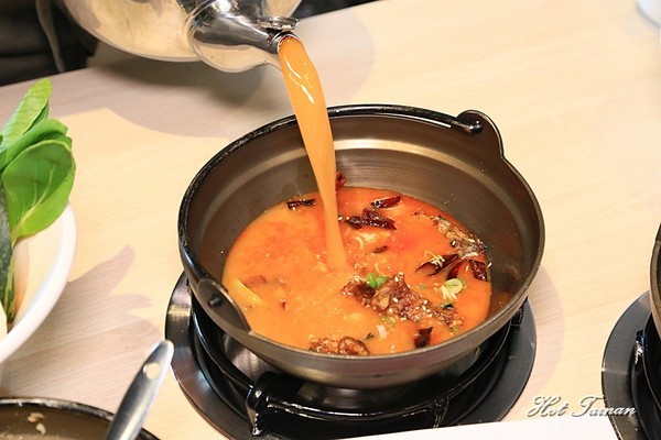 老北京香辣乾鍋:【台南美食】新店報報~最不一樣的一鍋二吃新選擇:老北京香辣乾鍋