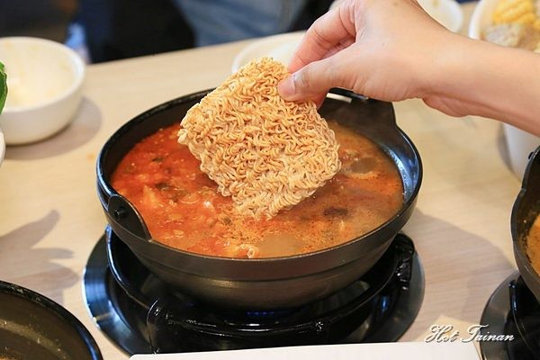 老北京香辣乾鍋:【台南美食】新店報報~最不一樣的一鍋二吃新選擇:老北京香辣乾鍋