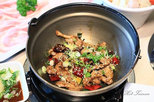 老北京香辣乾鍋:【台南美食】新店報報~最不一樣的一鍋二吃新選擇:老北京香辣乾鍋