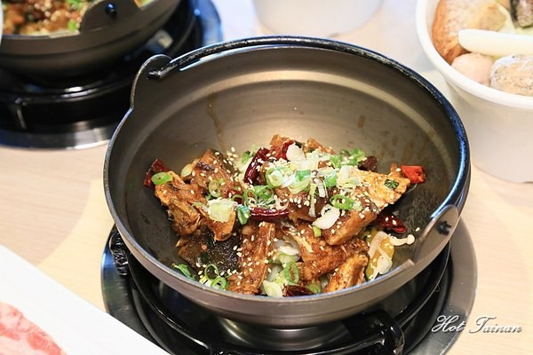 老北京香辣乾鍋:【台南美食】新店報報~最不一樣的一鍋二吃新選擇:老北京香辣乾鍋