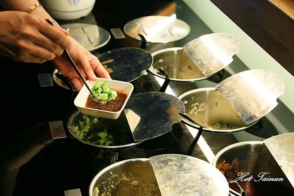 老北京香辣乾鍋:【台南美食】新店報報~最不一樣的一鍋二吃新選擇:老北京香辣乾鍋