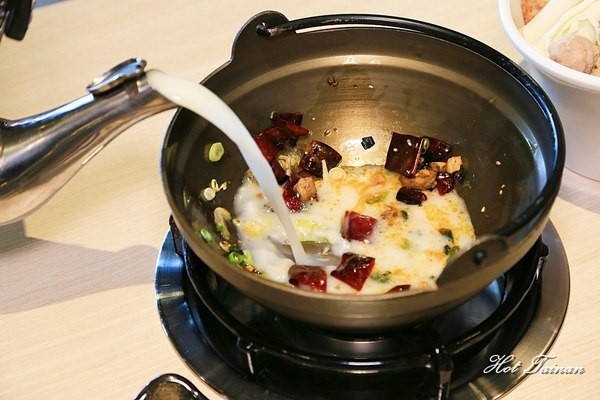 老北京香辣乾鍋:【台南美食】新店報報~最不一樣的一鍋二吃新選擇:老北京香辣乾鍋