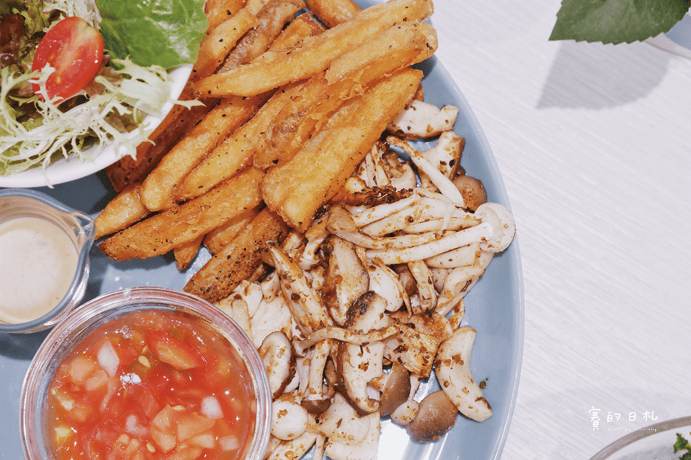 台中南屯早午餐 南屯美食 台中美食 台中早餐 Chow chow 巧巧咖啡 賽的日札 20-min.png