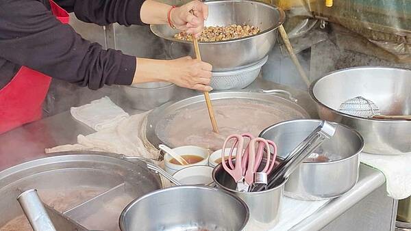 【台北美食】妙口四神湯.肉包專賣店｜迪化街必吃的美味肉包店