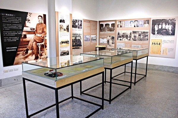 宜蘭人故事館：【宜蘭人故事館】永恆的蔣渭水。燈籠主題展覽。VR體驗館。波堡披薩Bobo Pizza。i-FRANCE 愛法餐廳