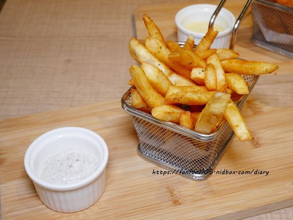 宜蘭景點推薦【宜蘭人故事館】#原木手作筆DIY #PIZZA DIY #宜蘭親子餐廳 #宜蘭一日遊 #宜蘭必吃美食 #宜蘭室內景點 #宜蘭手工DIY體驗 (41).JPG