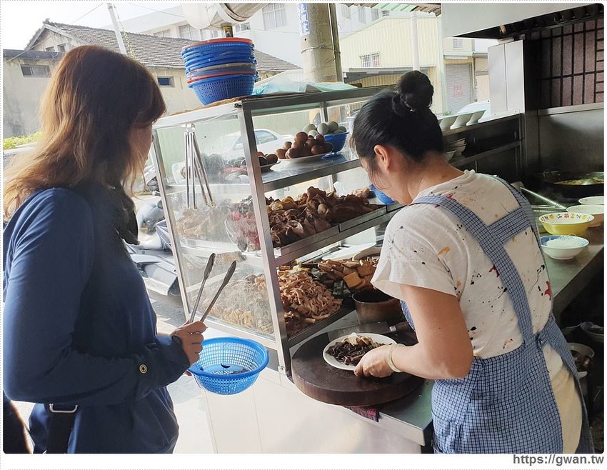 現點現炒、台南超好吃的榨菜肉絲麵，沒有招牌、門口大排長龍就是這一間！！