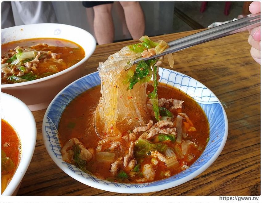 現點現炒、台南超好吃的榨菜肉絲麵，沒有招牌、門口大排長龍就是這一間！！