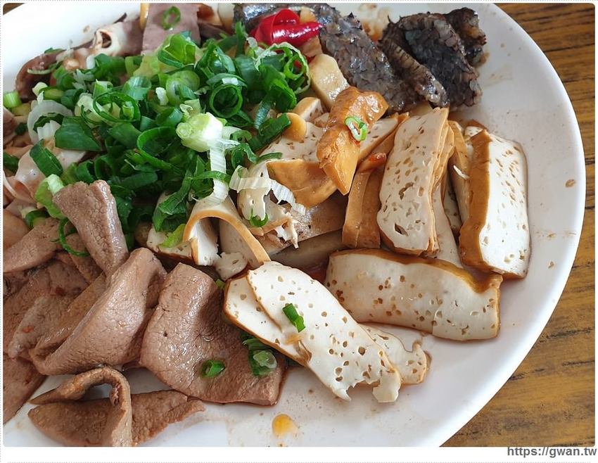 現點現炒、台南超好吃的榨菜肉絲麵，沒有招牌、門口大排長龍就是這一間！！