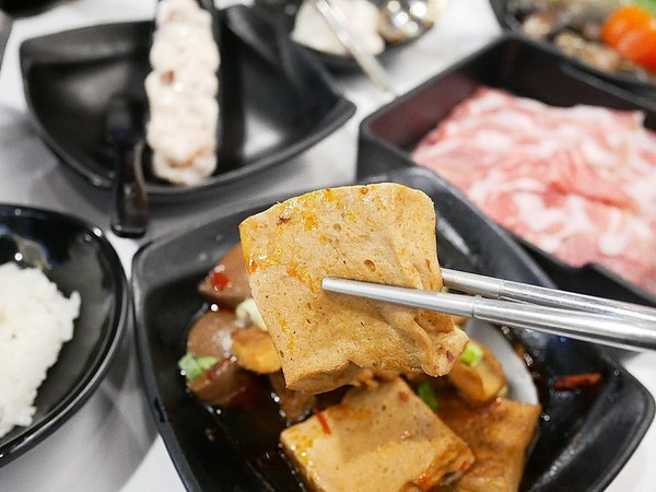 老先覺功夫窯燒鍋(二代店):老先覺功夫窯燒鍋(台中漢口店)-台中西屯區火鍋 中部第一家二代店 氣氛、環境大大提升 餐點選擇更多 晉升為吃鍋的好朋友