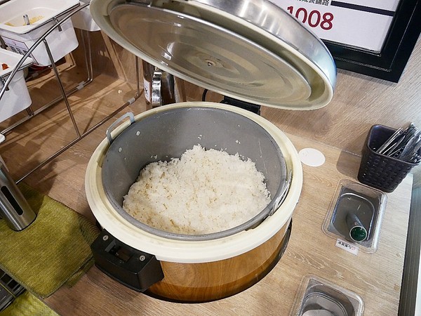 老先覺功夫窯燒鍋(二代店):老先覺功夫窯燒鍋(台中漢口店)-台中西屯區火鍋 中部第一家二代店 氣氛、環境大大提升 餐點選擇更多 晉升為吃鍋的好朋友