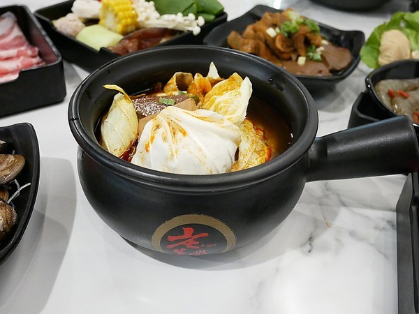 老先覺功夫窯燒鍋(二代店):老先覺功夫窯燒鍋(台中漢口店)-台中西屯區火鍋 中部第一家二代店 氣氛、環境大大提升 餐點選擇更多 晉升為吃鍋的好朋友