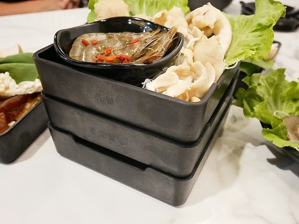 老先覺功夫窯燒鍋(二代店):老先覺功夫窯燒鍋(台中漢口店)-台中西屯區火鍋 中部第一家二代店 氣氛、環境大大提升 餐點選擇更多 晉升為吃鍋的好朋友