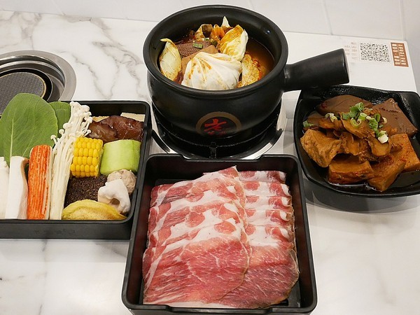 老先覺功夫窯燒鍋(二代店):老先覺功夫窯燒鍋(台中漢口店)-台中西屯區火鍋 中部第一家二代店 氣氛、環境大大提升 餐點選擇更多 晉升為吃鍋的好朋友