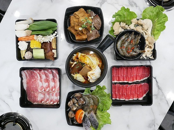 老先覺功夫窯燒鍋(二代店):老先覺功夫窯燒鍋(台中漢口店)-台中西屯區火鍋 中部第一家二代店 氣氛、環境大大提升 餐點選擇更多 晉升為吃鍋的好朋友