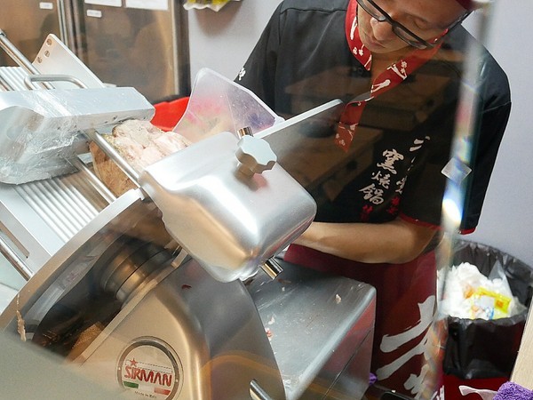 老先覺功夫窯燒鍋(二代店):老先覺功夫窯燒鍋(台中漢口店)-台中西屯區火鍋 中部第一家二代店 氣氛、環境大大提升 餐點選擇更多 晉升為吃鍋的好朋友