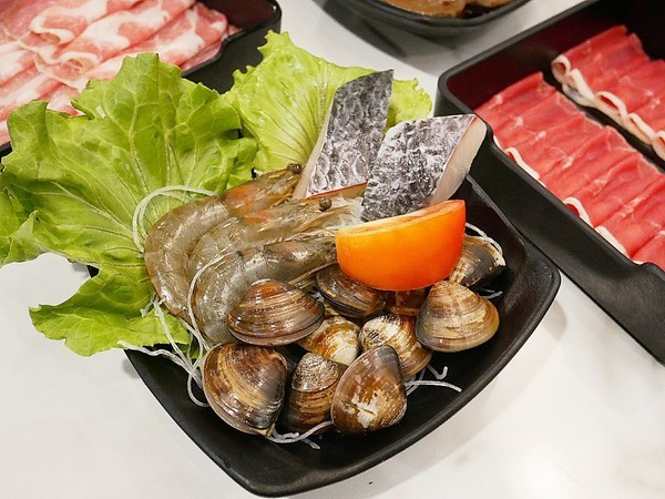 老先覺功夫窯燒鍋(二代店):老先覺功夫窯燒鍋(台中漢口店)-台中西屯區火鍋 中部第一家二代店 氣氛、環境大大提升 餐點選擇更多 晉升為吃鍋的好朋友