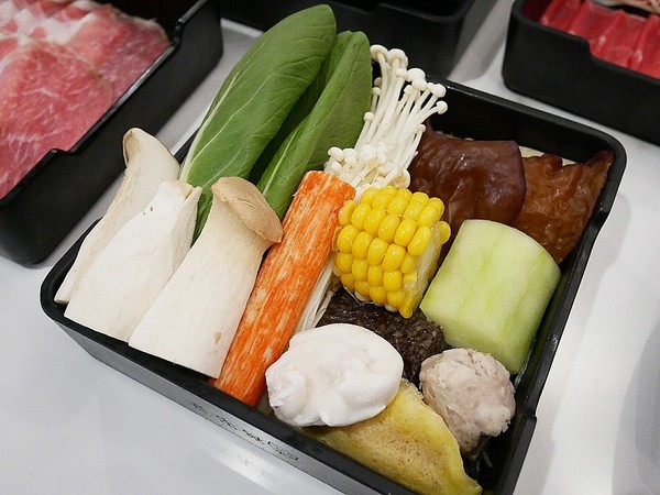 老先覺功夫窯燒鍋(二代店):老先覺功夫窯燒鍋(台中漢口店)-台中西屯區火鍋 中部第一家二代店 氣氛、環境大大提升 餐點選擇更多 晉升為吃鍋的好朋友