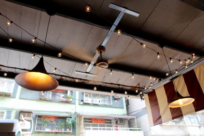 [新北]板橋江子翠站飲料咖啡推薦 SOFTLIGHT軟燈吧 飲料ft.調酒傻傻分不清楚