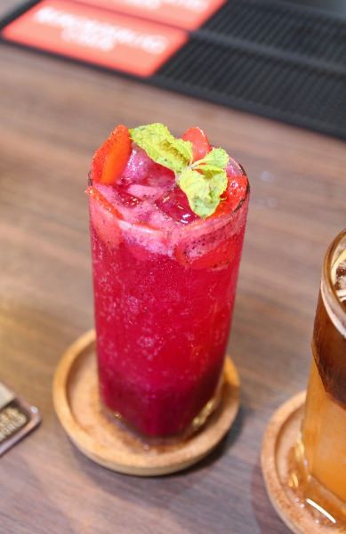 [新北]板橋江子翠站飲料咖啡推薦 SOFTLIGHT軟燈吧 飲料ft.調酒傻傻分不清楚