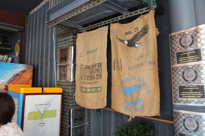 [新北]板橋江子翠站飲料咖啡推薦 SOFTLIGHT軟燈吧 飲料ft.調酒傻傻分不清楚