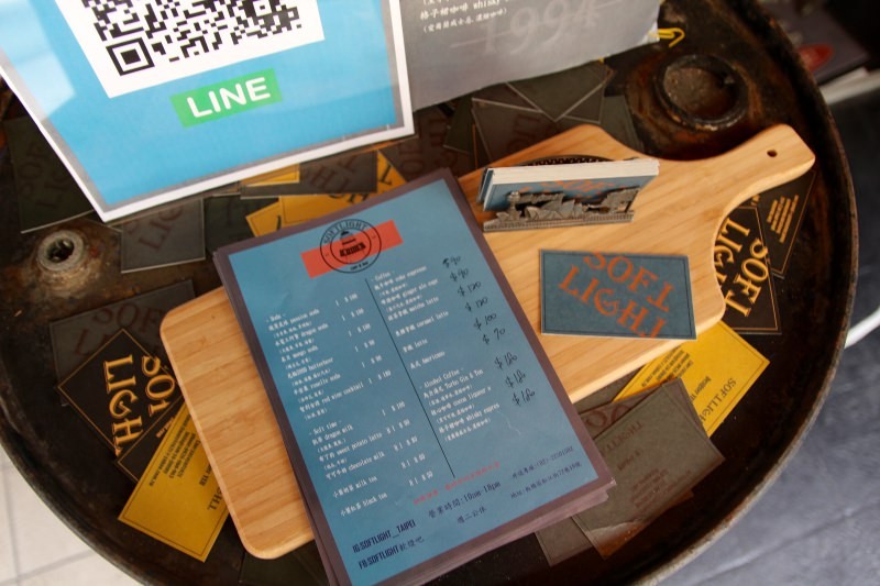 [新北]板橋江子翠站飲料咖啡推薦 SOFTLIGHT軟燈吧 飲料ft.調酒傻傻分不清楚