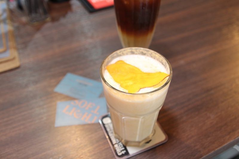 [新北]板橋江子翠站飲料咖啡推薦 SOFTLIGHT軟燈吧 飲料ft.調酒傻傻分不清楚