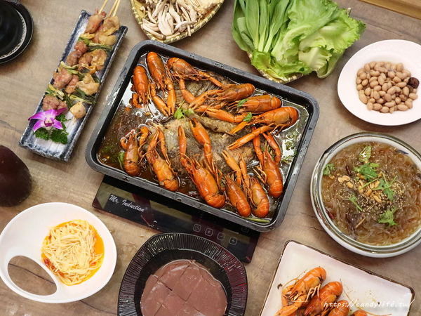 魚吃不吃：台中美食│魚吃不吃〃讓人念念不忘的道地麻辣重慶烤魚，香辣過癮，8/31前享85折優惠，再送上肥美的澳洲小龍蝦～