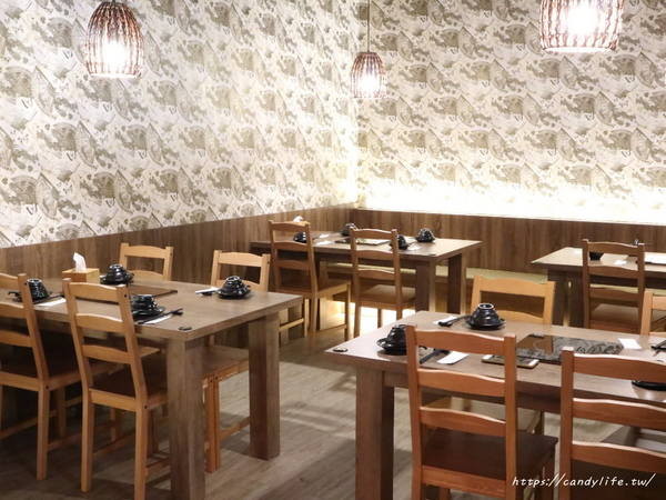 魚吃不吃：台中美食│魚吃不吃〃讓人念念不忘的道地麻辣重慶烤魚，香辣過癮，8/31前享85折優惠，再送上肥美的澳洲小龍蝦～