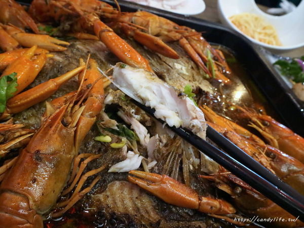 魚吃不吃：台中美食│魚吃不吃〃讓人念念不忘的道地麻辣重慶烤魚，香辣過癮，8/31前享85折優惠，再送上肥美的澳洲小龍蝦～