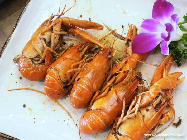 魚吃不吃：台中美食│魚吃不吃〃讓人念念不忘的道地麻辣重慶烤魚，香辣過癮，8/31前享85折優惠，再送上肥美的澳洲小龍蝦～