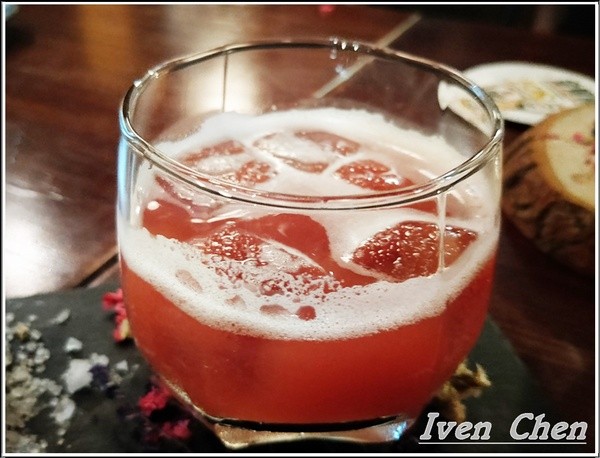 悄悄杯居酒屋：《東區居酒屋》假日Relax的小酌\微醺在賞心的調酒\精彩的居酒料理-『悄悄杯居酒屋』